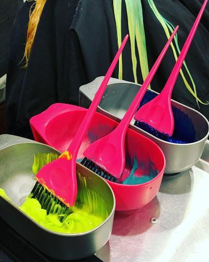 Hair Salon «Chic Hair & Makeup Salon», reviews and photos, 205 Brightman St, Fall River, MA 02720, USA