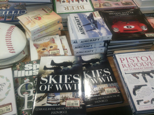 Book Store «Barnes & Noble», reviews and photos, 47 E Chicago Ave, Naperville, IL 60540, USA