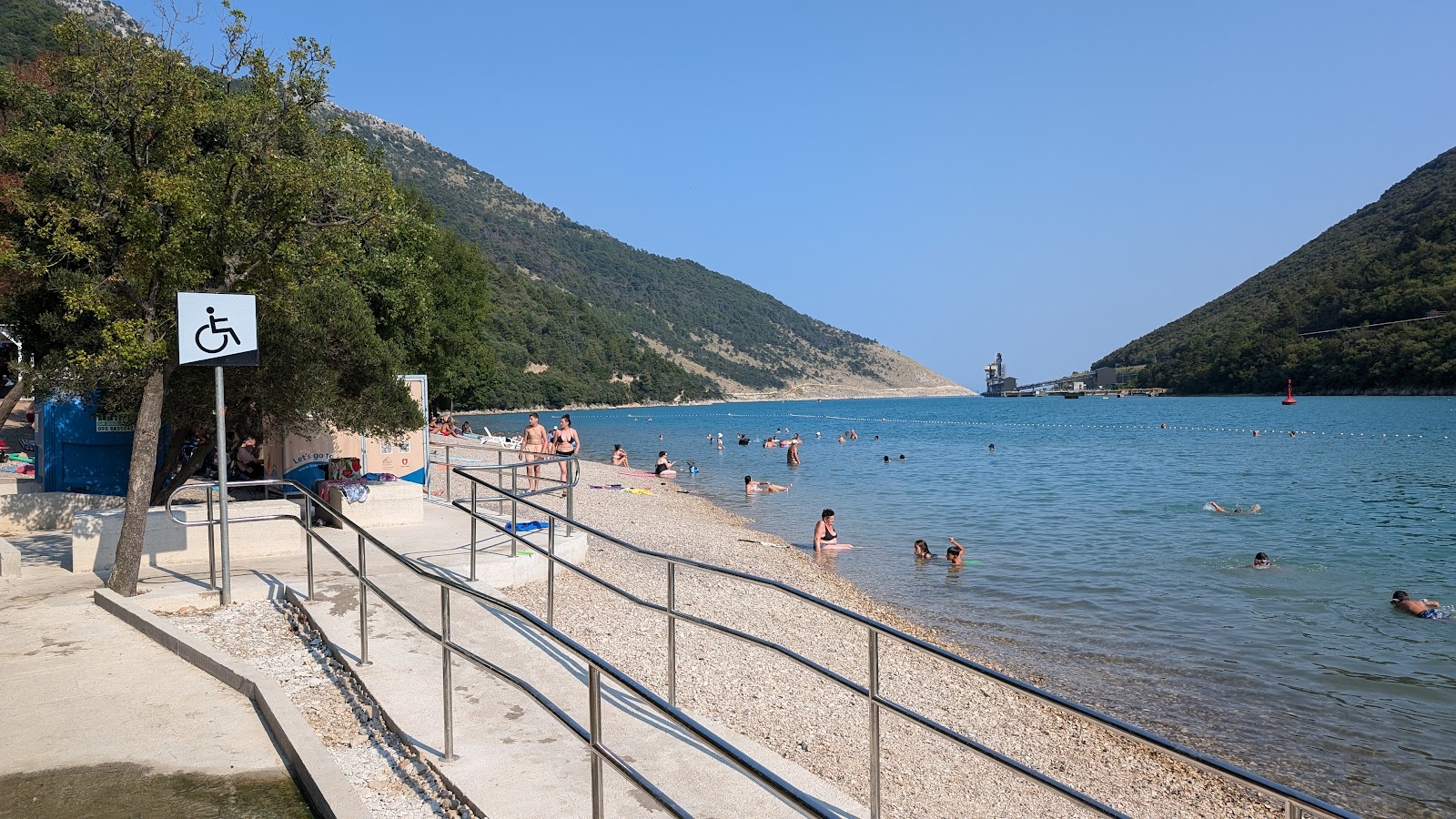 Photo de Plomin Beach partiellement zone de villégiature