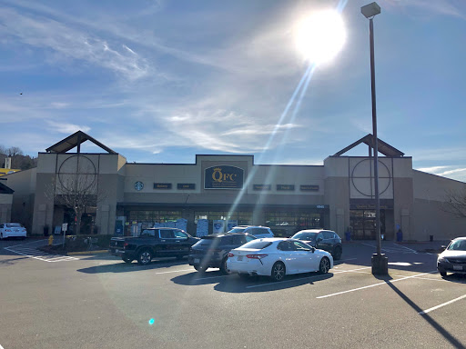 Grocery Store «Quality Food Center», reviews and photos, 6940 Coal Creek Pkwy SE, Newcastle, WA 98059, USA