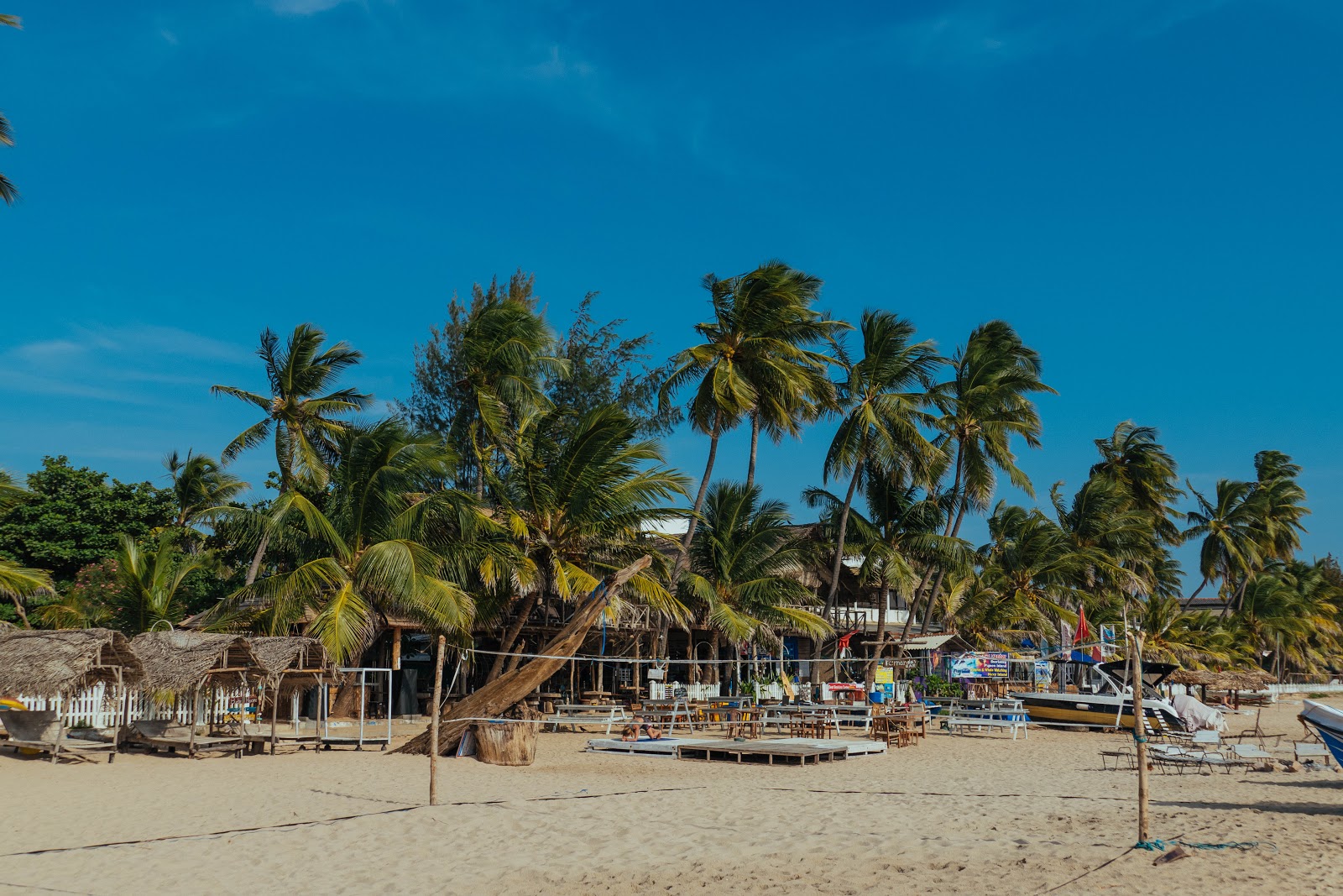 Uppuveli Beach'in fotoğrafı - rahatlamayı sevenler arasında popüler bir yer