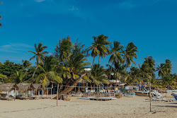 Uppuveli Beach'in fotoğrafı - rahatlamayı sevenler arasında popüler bir yer