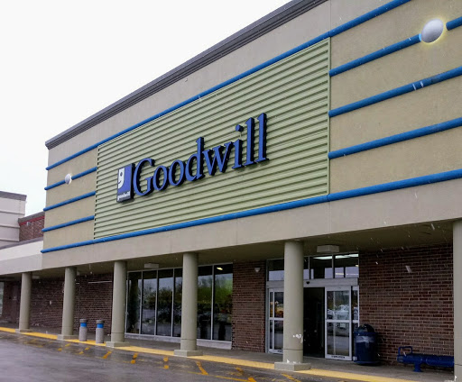 Goodwill Store & Donation Center, 4131 E Dundee Rd, Northbrook, IL 60062, USA, 