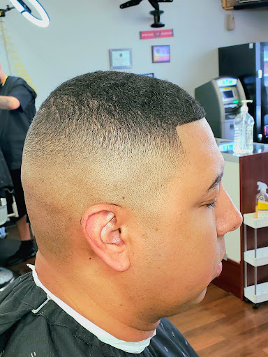 Hair Salon «Gold Cut Barber Shop», reviews and photos, 7031 W Hillsborough Ave, Tampa, FL 33634, USA