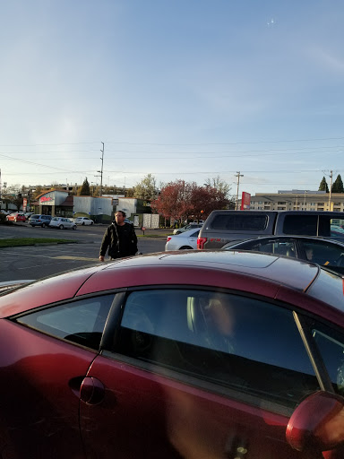 Grocery Store «Grocery Outlet Bargain Market», reviews and photos, 354 S 1st Ave, Hillsboro, OR 97123, USA