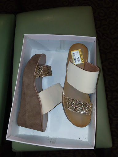 Shoe Store «DSW Designer Shoe Warehouse», reviews and photos, 2831 S Rochester Rd, Rochester Hills, MI 48307, USA