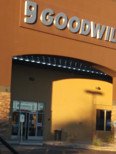 Thrift Store «Gilbert & University Goodwill Retail Store & Donation Center», reviews and photos, 1900 E University Dr, Mesa, AZ 85203, USA