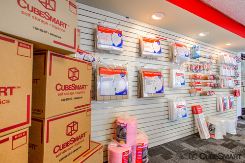 Self-Storage Facility «CubeSmart Self Storage», reviews and photos, 8312 S South Chicago Ave, Chicago, IL 60617, USA