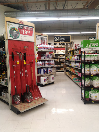 Hardware Store «Ace Freeland Home Center», reviews and photos, 1609 E Main St, Freeland, WA 98249, USA