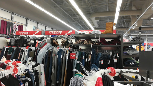 Clothing Store «Old Navy», reviews and photos, 19401 Alderwood Mall Pkwy, Lynnwood, WA 98036, USA