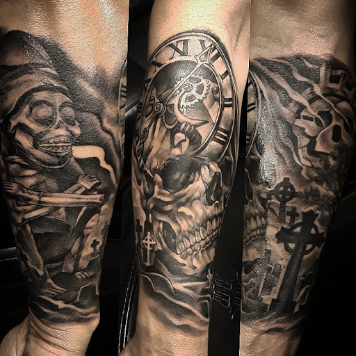 Tattoo Shop «The Electric Pen Tattoo Studio», reviews and photos, 10757 W Magnolia Blvd, North Hollywood, CA 91601, USA