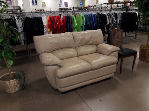 Thrift Store «7th St & Thunderbird Goodwill Retail Store & Donation Center», reviews and photos, 13236 N 7th St, Phoenix, AZ 85022, USA