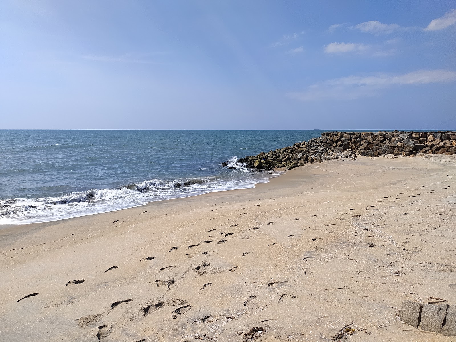 Fotografie cu Aniyal Beach - locul popular printre cunoscătorii de relaxare