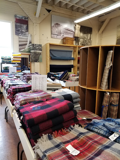 Clothing Store «Pendleton Washougal Mill Store», reviews and photos, 2 Pendleton Way, Washougal, WA 98671, USA