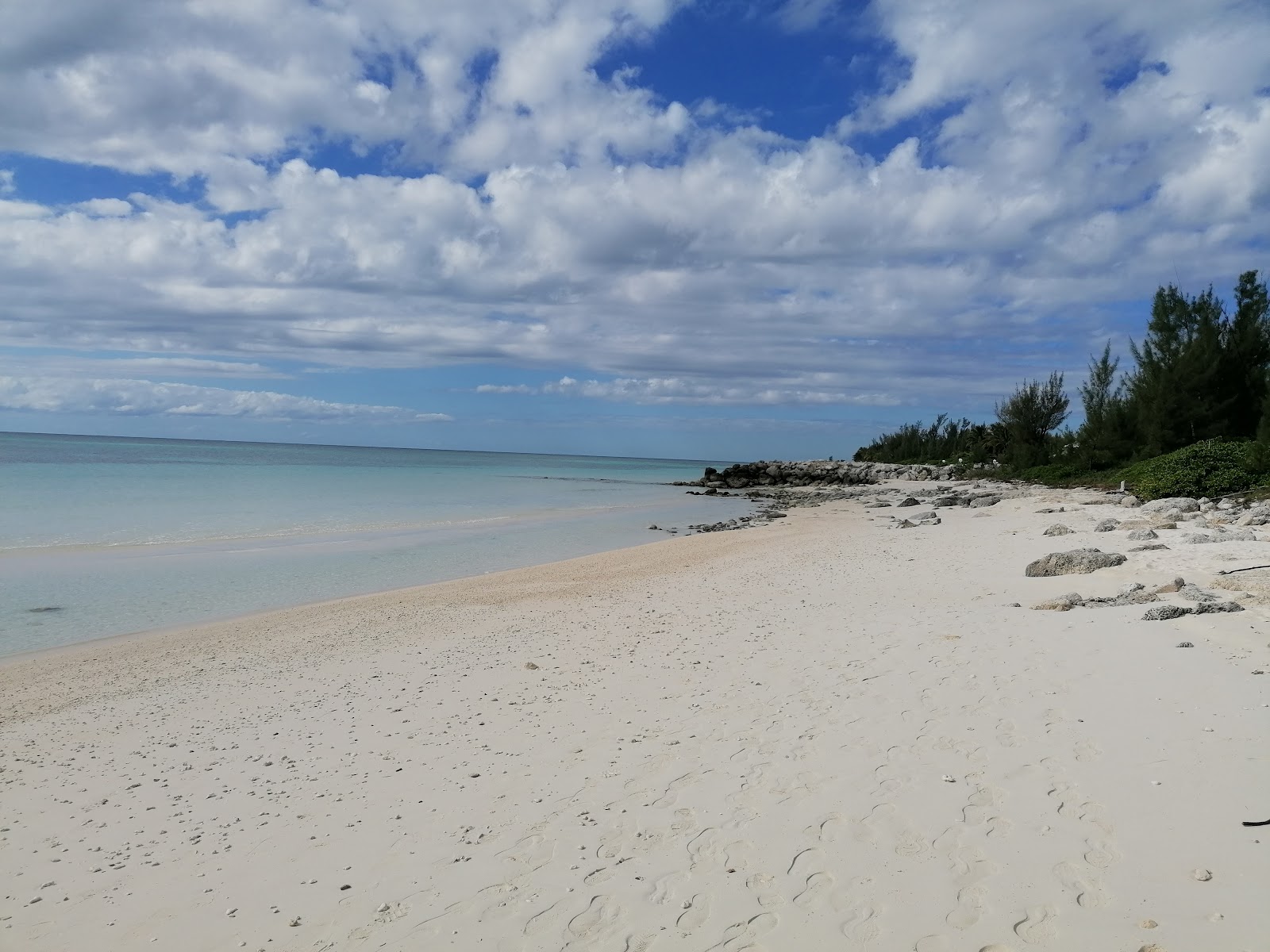 Xanadu beach的照片 带有碧绿色纯水表面