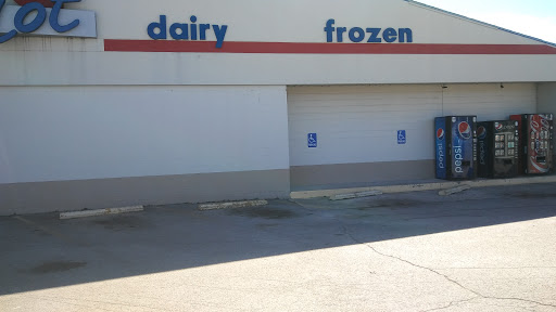 Grocery Store «Save-A-Lot», reviews and photos, 903 E 8th St, Coffeyville, KS 67337, USA