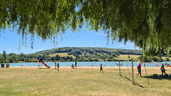 Photo de Lac de Pont-l'Eveque Beach avec un rivage spacieux