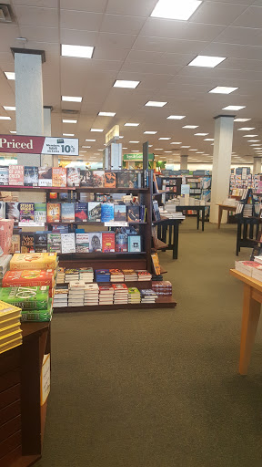 Book Store «Barnes & Noble», reviews and photos, 1180 Raritan Rd, Clark, NJ 07066, USA