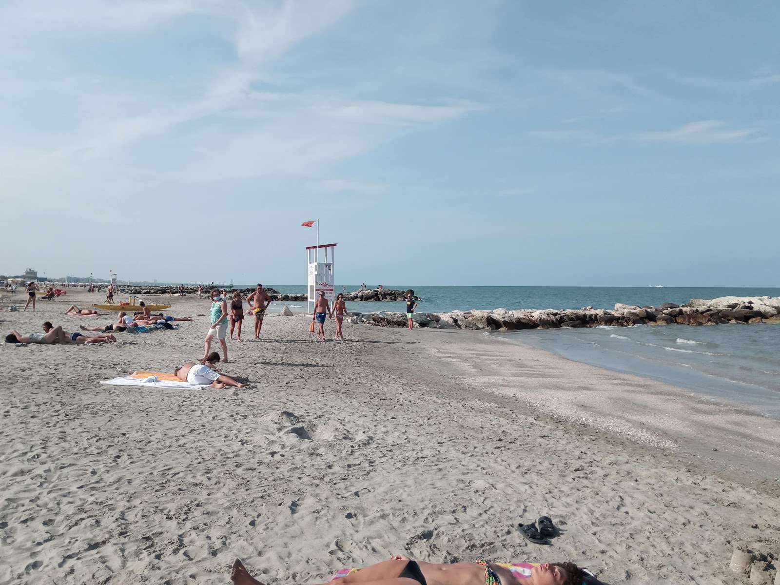 Foto von Strand der Riviera Romagnola und die siedlung