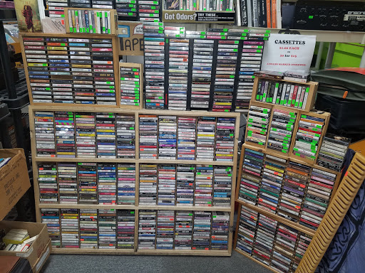 Record Store «Flipside Records», reviews and photos, 41 E 14 Mile Rd, Clawson, MI 48017, USA