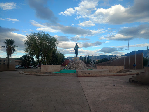 Escultura Manuel Acuña