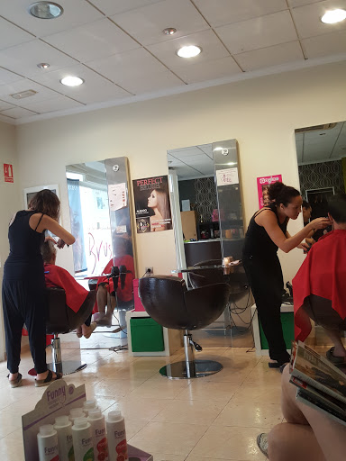 BRUSH Perruqueria Unisex en Santa Bàrbara, Tarragona