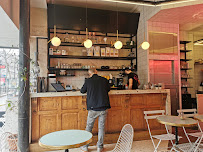 Atmosphère du Restaurant servant le petit-déjeuner République of Coffee à Paris - n°14