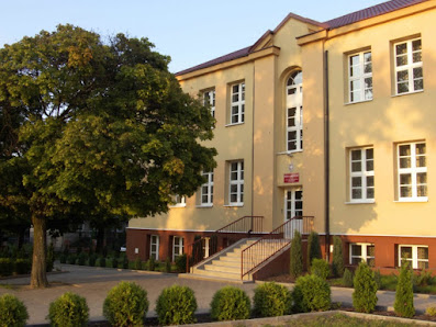 Szkoła Podstawowa nr 1 im. Kazimierza Wielkiego Moniuszki 21, 95-060 Brzeziny, Polska