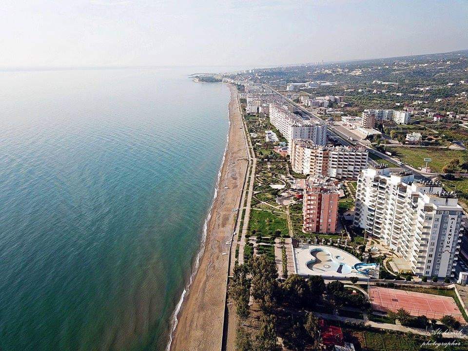 Foto di Limonlu beach e l'insediamento