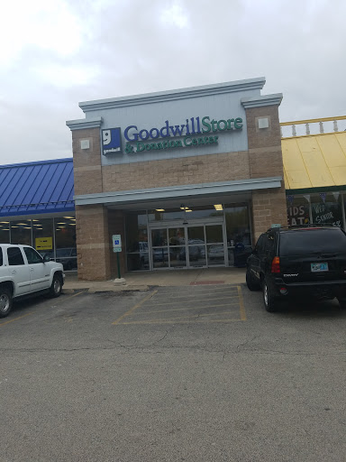 Thrift Store «Goodwill Store & Donation Center», reviews and photos, 675 W North Ave, Elmhurst, IL 60126, USA
