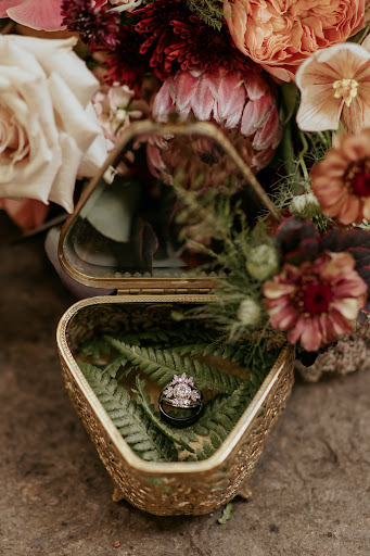 Fancy Pansy wedding&event florist image