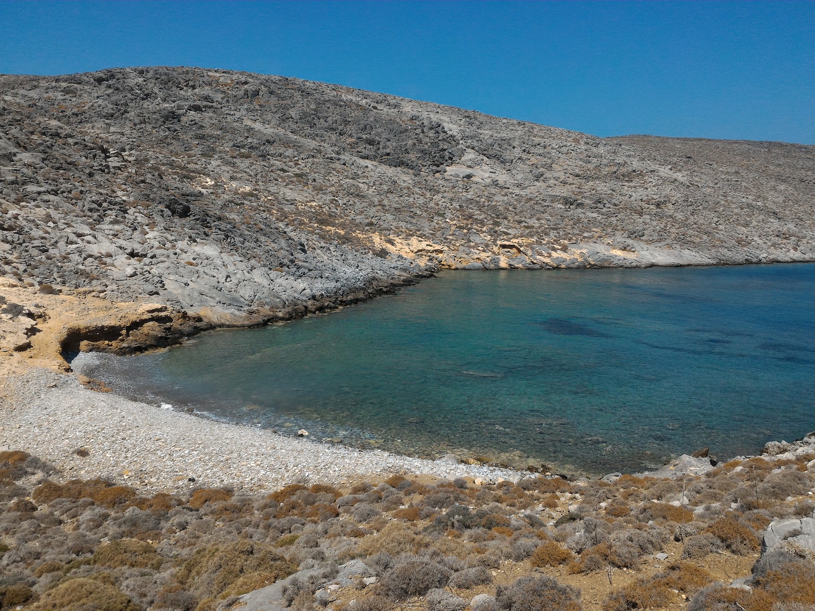 Foto von Spiaggia delle capre mit feiner heller kies Oberfläche