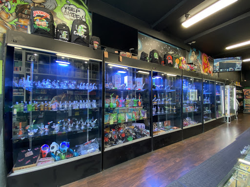 Tobacco Shop «Puffit Smoke & Vape Shop», reviews and photos, 4434 S Archer Ave, Chicago, IL 60632, USA