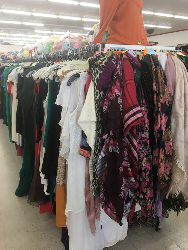 Thrift Store «Value World», reviews and photos, 11900 Detroit Ave, Lakewood, OH 44107, USA