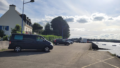 Parking à Loperhet