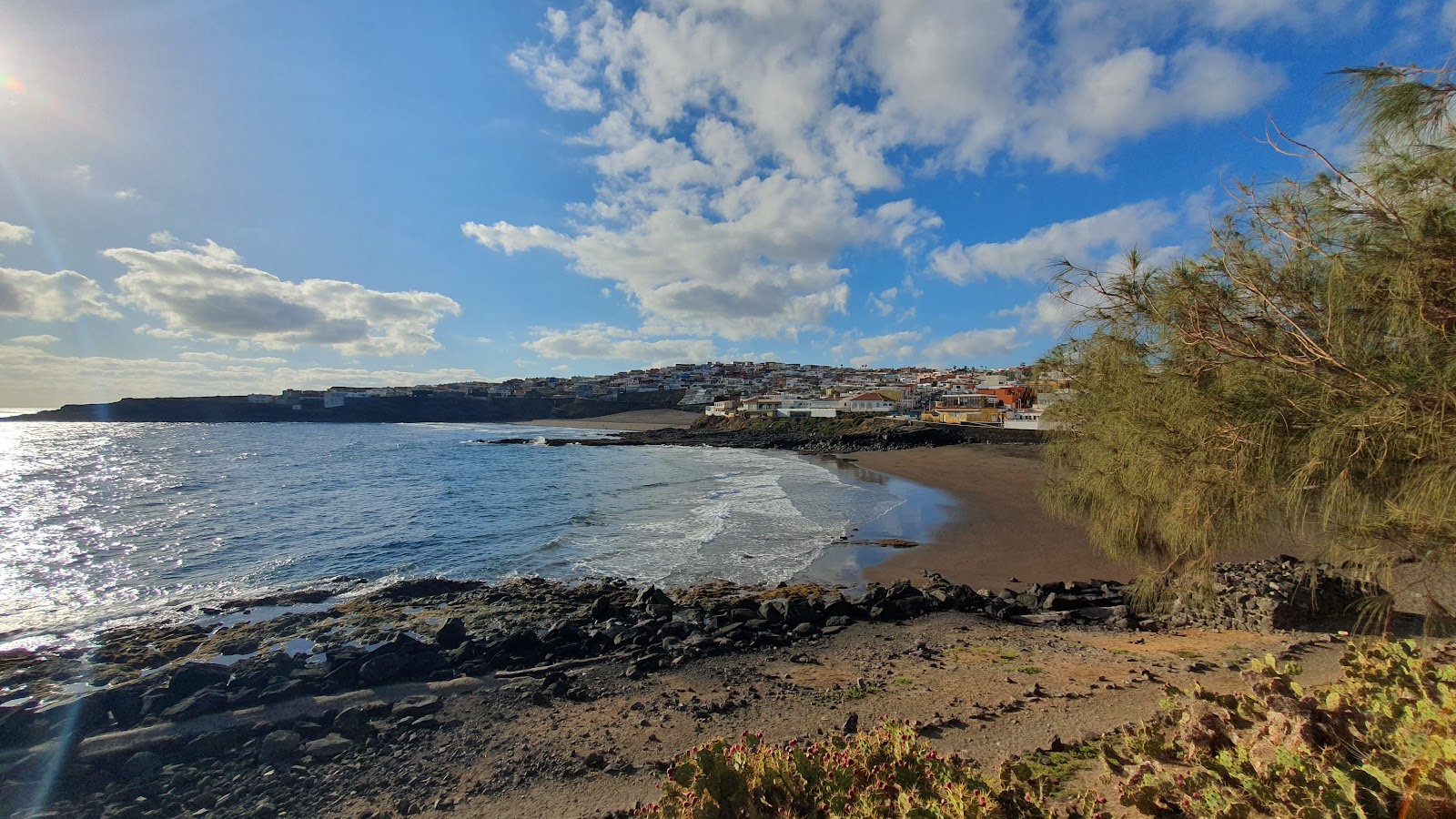 Playa del Pozuelo'in fotoğrafı çok temiz temizlik seviyesi ile