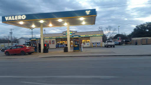 Gas Station «Valero», reviews and photos, 1318 2nd St, Pleasanton, TX 78064, USA