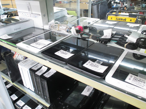 Pawn Shop «Money Market Pawn Shop», reviews and photos, 13607 SE Powell Blvd, Portland, OR 97236, USA