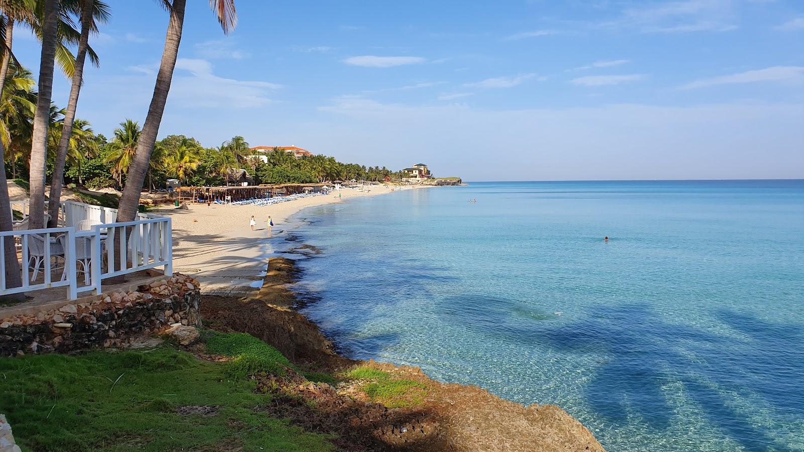 Φωτογραφία του Παραλία Βαραδέρο με καθαρό νερό επιφάνεια