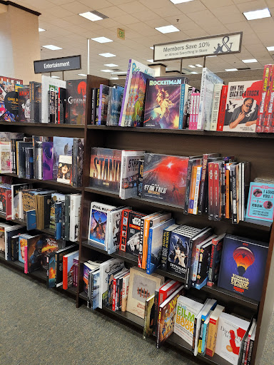 Book Store «Barnes and Noble», reviews and photos, 2500 N Mayfair Rd, Milwaukee, WI 53226, USA