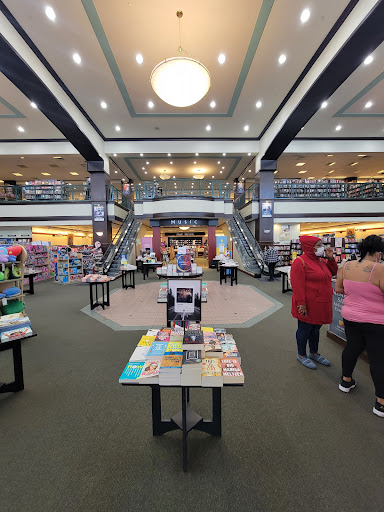 Shopping Mall «Colonial Plaza Mall», reviews and photos, 601 N Bumby Ave, Orlando, FL 32803, USA