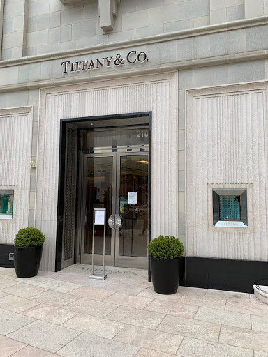 Jewelry Store «Tiffany & Co.», reviews and photos, 210 N Rodeo Dr, Beverly Hills, CA 90210, USA