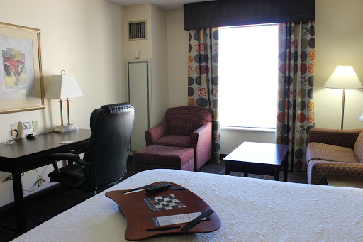 Hotel «Hampton Inn & Suites by Hilton Valdosta/Conference Center», reviews and photos, 2 Meeting Pl, Valdosta, GA 31601, USA