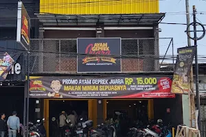 AYAM GEPREK JUARA KEJAYAAN image