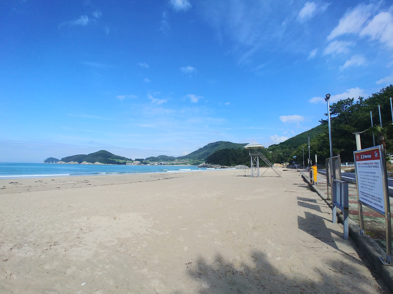 Fotografija Sangju Solbaram Beach podprto z obalami