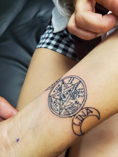 Tattoo Shop «Guerilla Tattoo», reviews and photos, 19 W King St, Shippensburg, PA 17257, USA