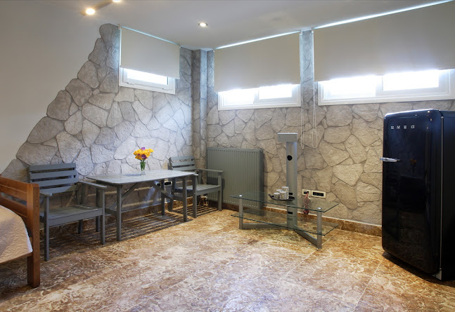 Λεωφ. Μαρκοπούλου - Καλυβίων (2 χλμ.), Καλύβια Θορικού, 19010, Καλύβια Αττικής 190 10