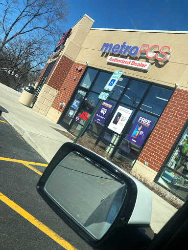 Cell Phone Store «MetroPCS Authorized Dealer», reviews and photos, 918 E New York St, Aurora, IL 60505, USA