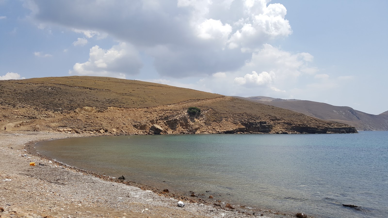 Mourtzeflos beach'in fotoğrafı biraz temiz temizlik seviyesi ile