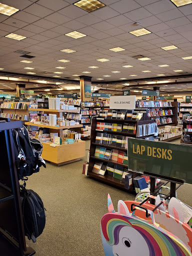 Book Store «Barnes & Noble Booksellers Maple Grove», reviews and photos, 8040 Wedgewood Ln N, Maple Grove, MN 55369, USA